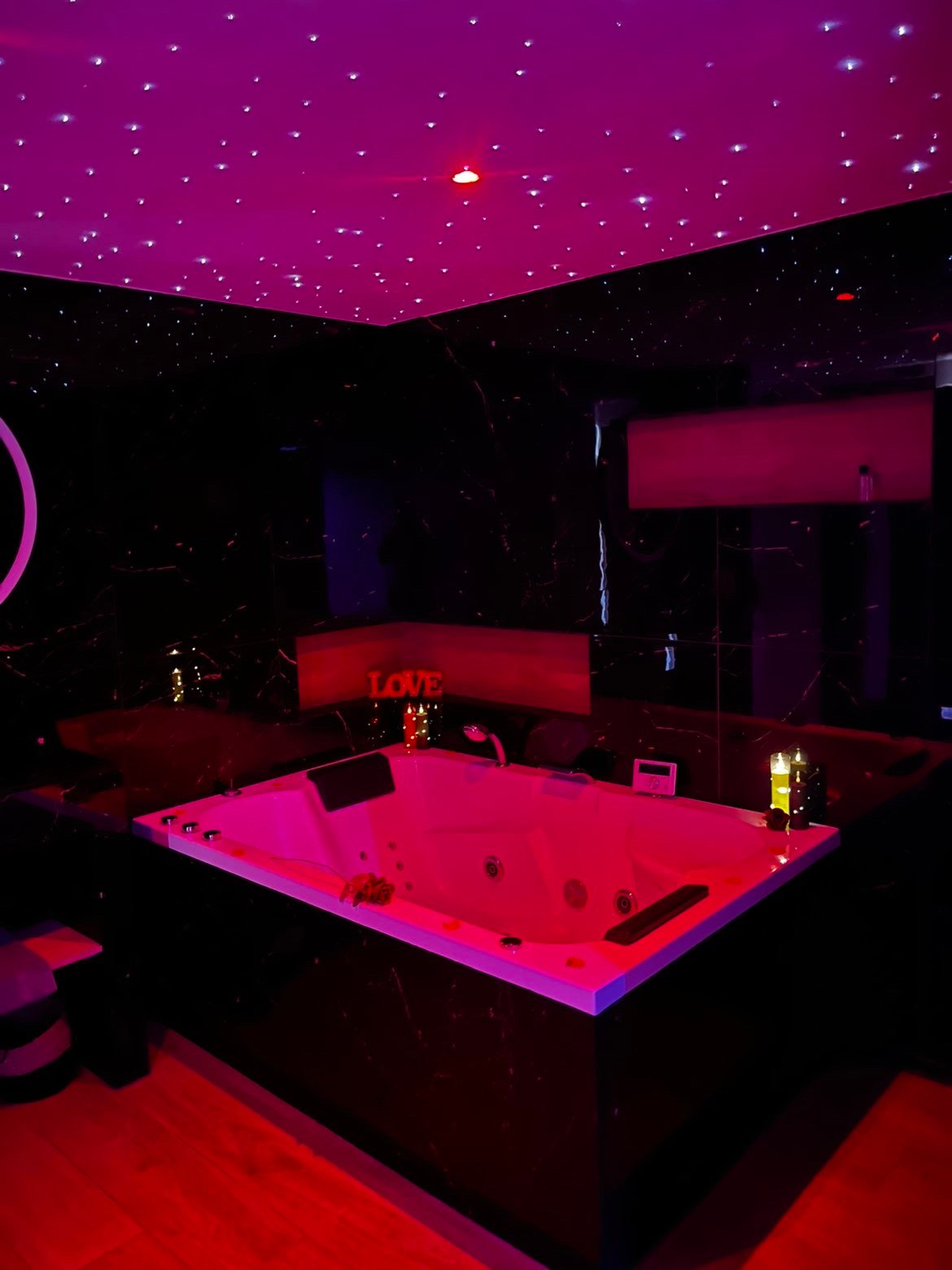 Espace avec jacuzzi
